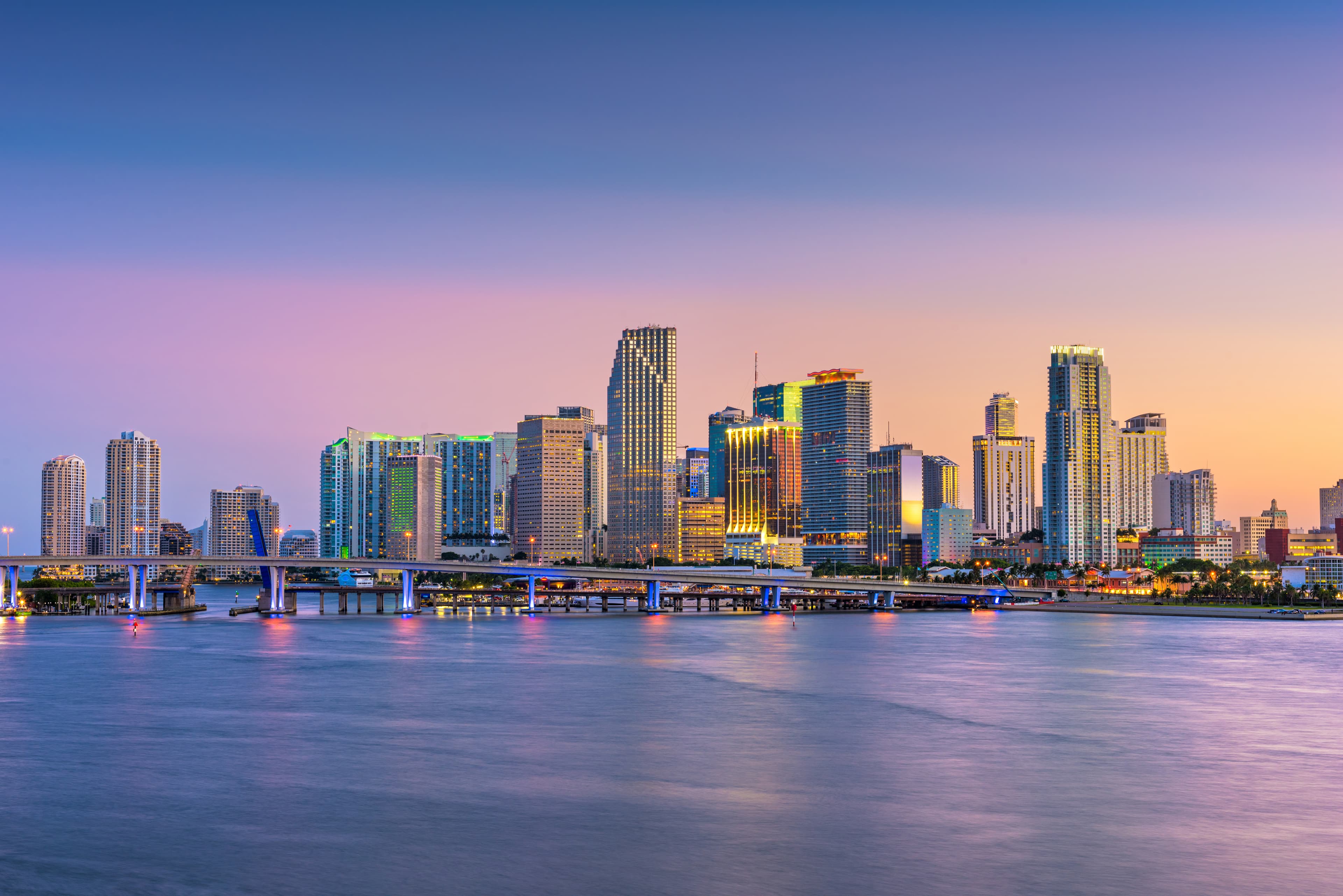 Inversión inmobiliaria en Florida y Dubai - Camila Restrepo